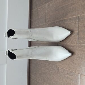 Steve Madden White Heeled Boots with Silver Tips